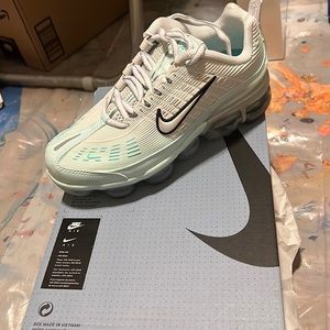 Women’ Nike Air Vapormax 360